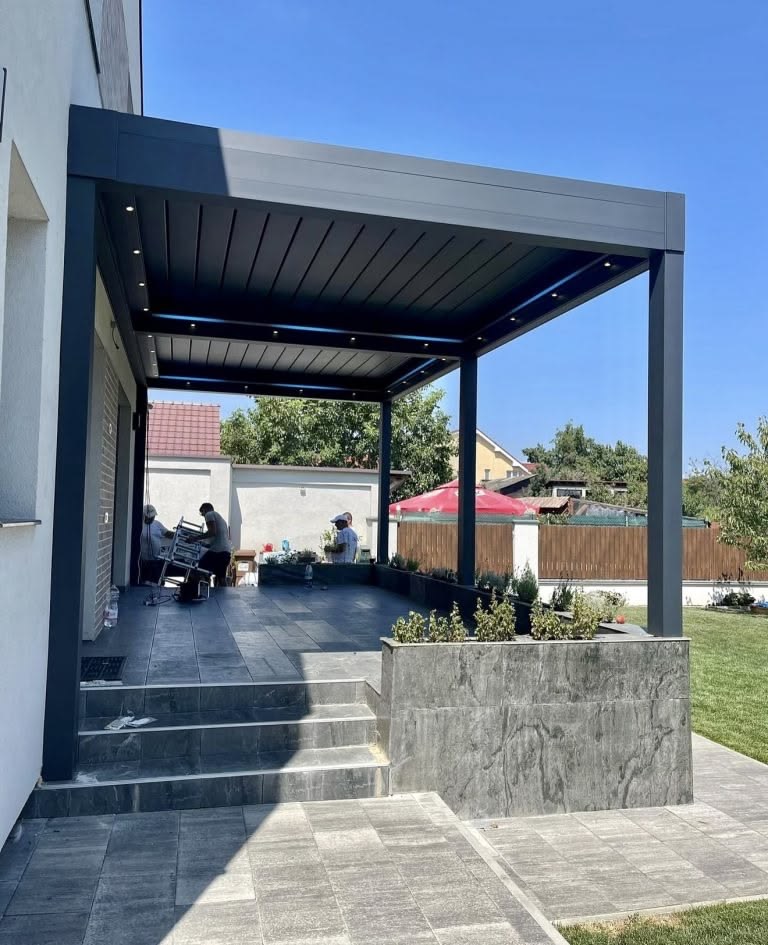 Pergola s LED rasvjetom