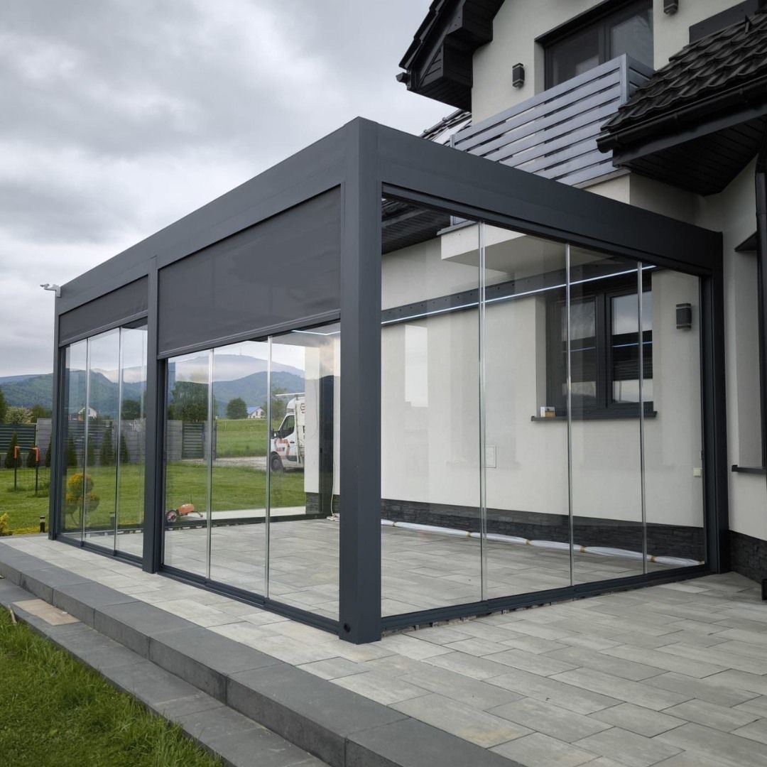 Pergola sa staklenim stijenama