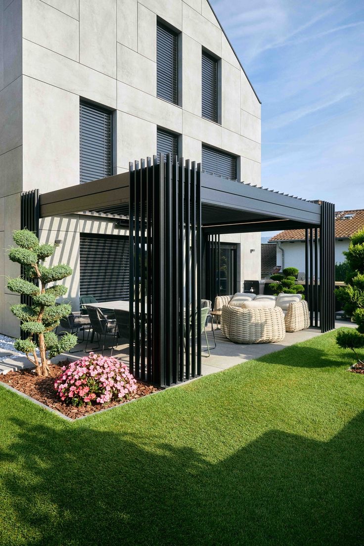 Pergola s vertikalnim lamelama